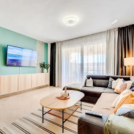 Holiday home Black Luxury